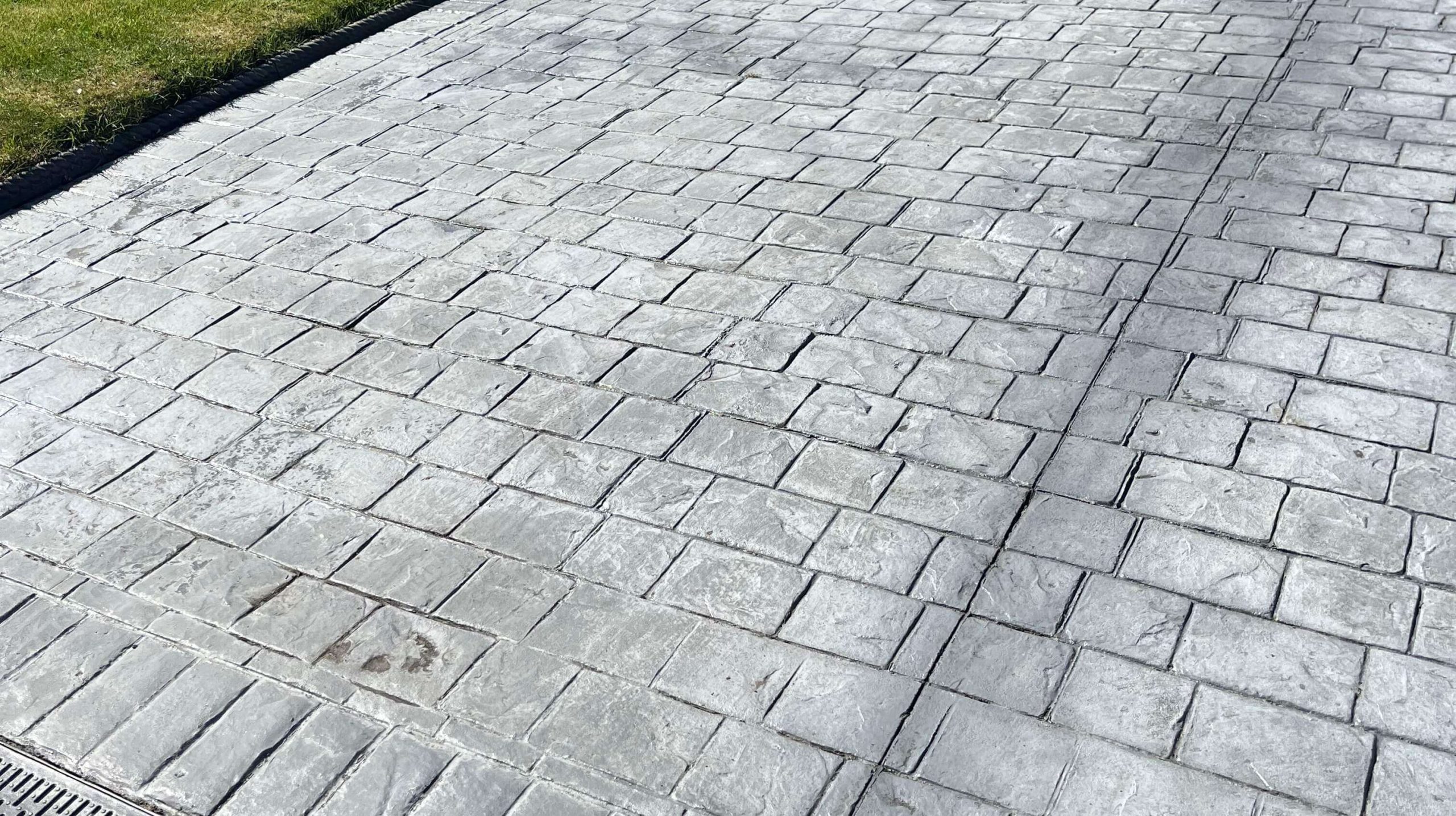 Pattern Imprinted Concrete Driveway InstallersAddlestone KT15